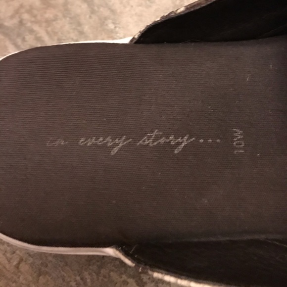 Snakeskin pattern love and legend mule sneakers. - Picture 5 of 5